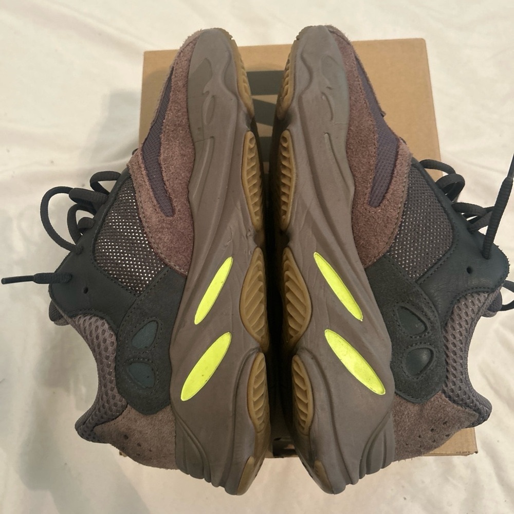 Adidas Yeezy Boost 700 Interior mauve